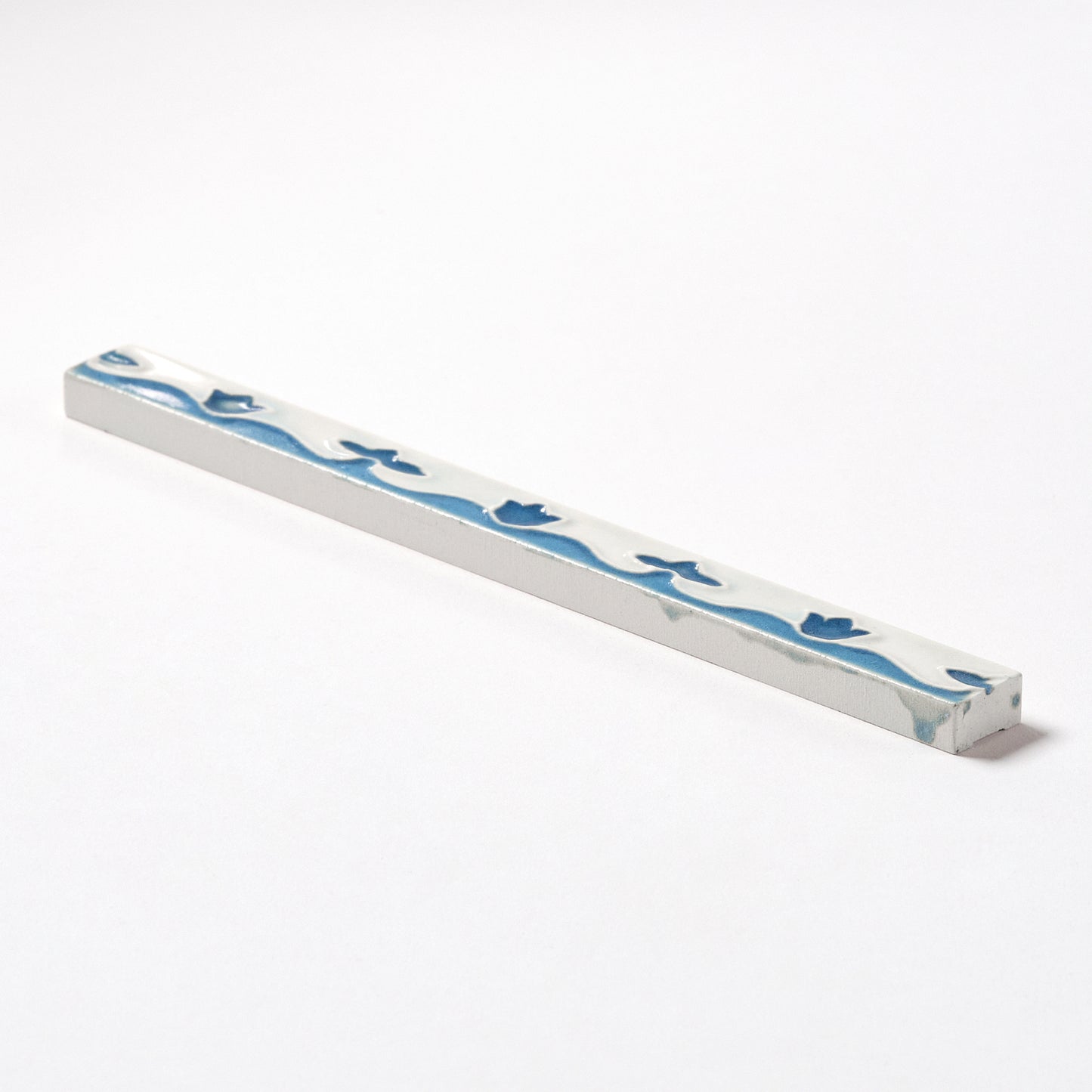 1920s The Mosaic Tile Company Blue & White Tulip Trim Tile, 56 Pc Set - 28 Linear Feet Total