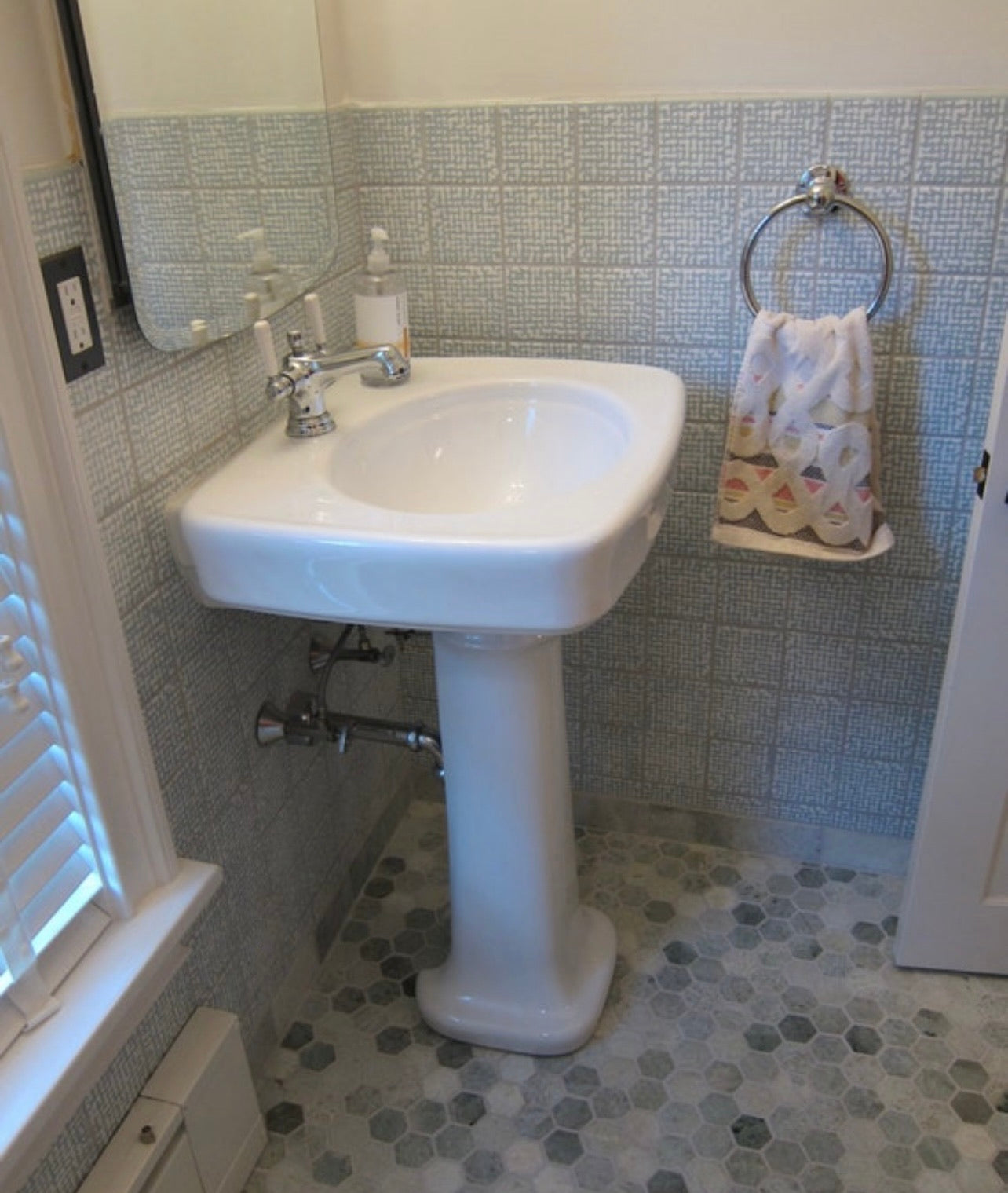 Vintage 1960s Mid-Century Modern Wall Tile, 10 Sq Ft Lot - 80 Piece Set, 80 Sq Ft Available