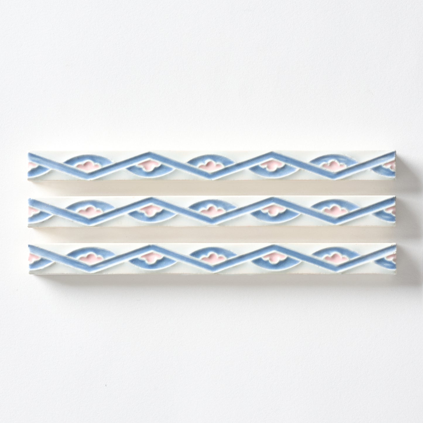1920s The Mosaic Tile Company Blue & Pink Trim Tile